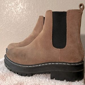 Marc fisher size 7 boots brown suede